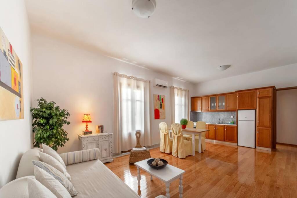 Seaview Stylish Flat In Andros - Walk To Beach Exteriér fotografie