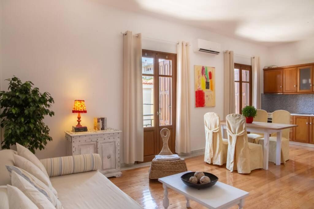 Seaview Stylish Flat In Andros - Walk To Beach Exteriér fotografie
